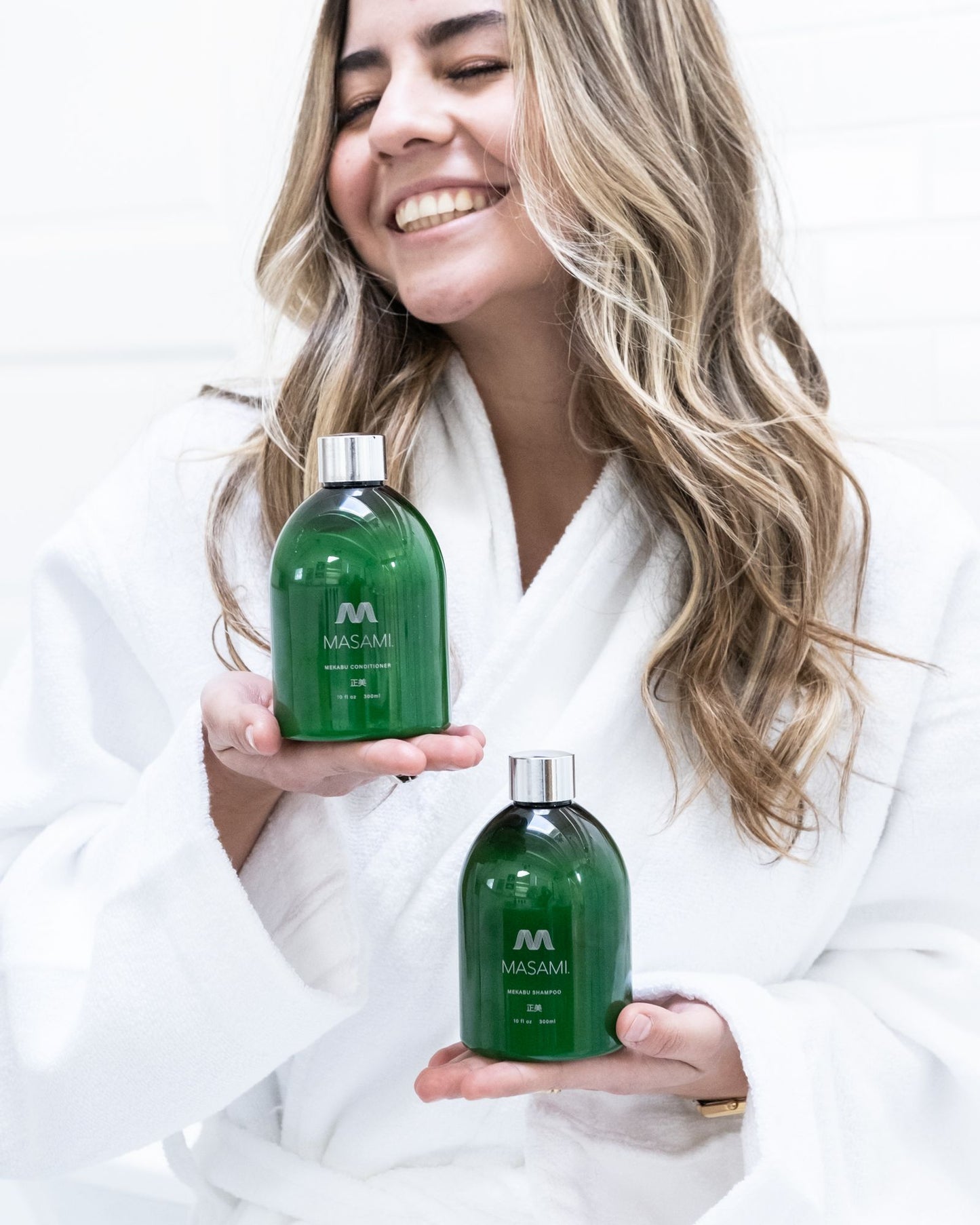 Masami Mekabu Hydrating Shampoo with woman