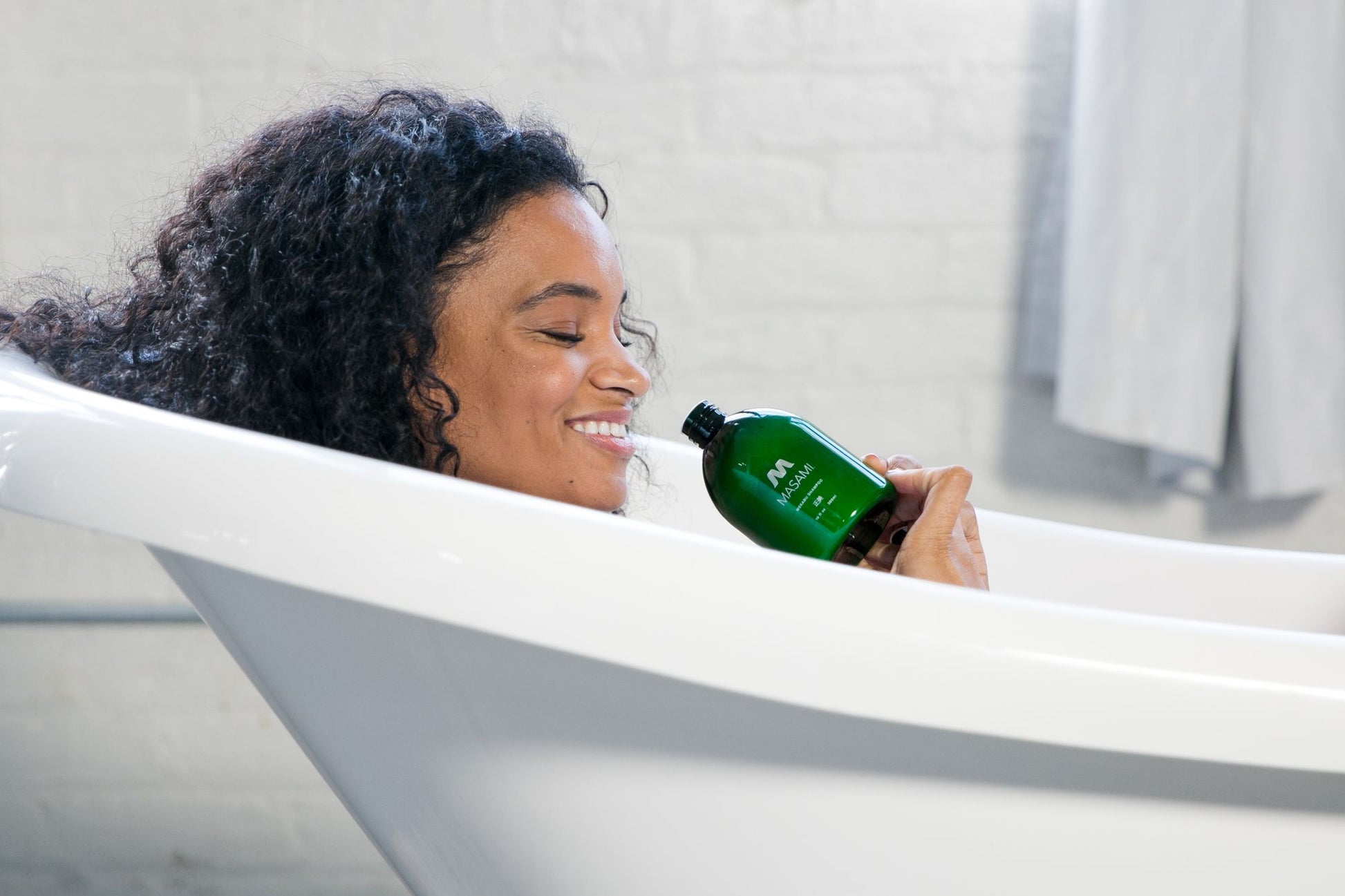 Masami Mekabu Hydrating Shampoo with woman in bath